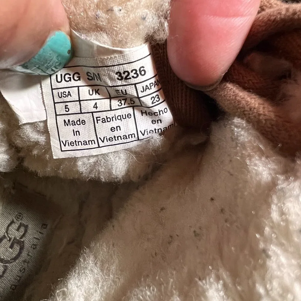 Ugg size 5 boots 3236 tan